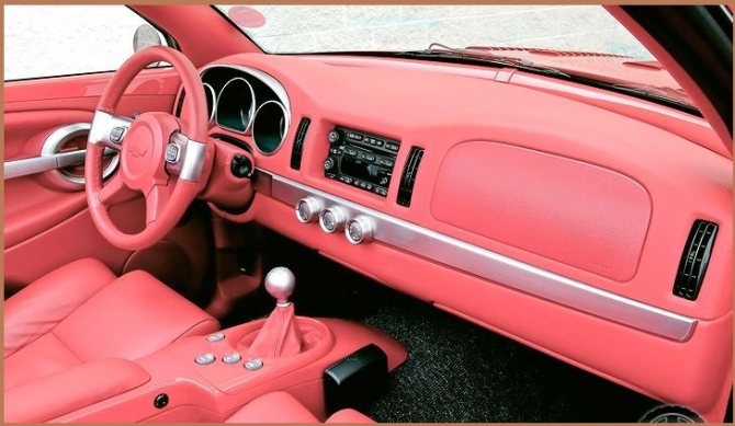 розовый салон автомобиля