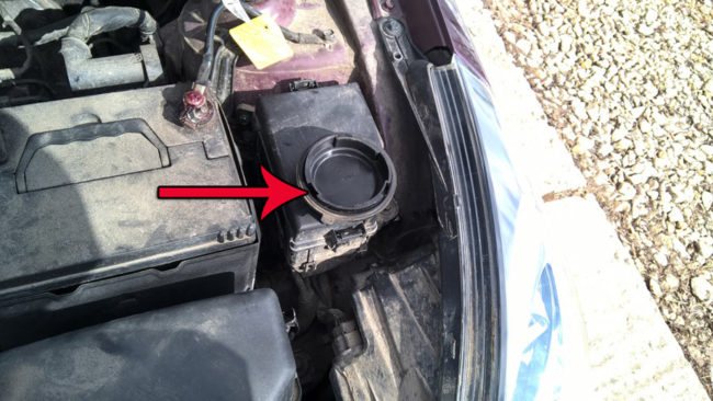 Снятие крышки фары на Хендай Солярис