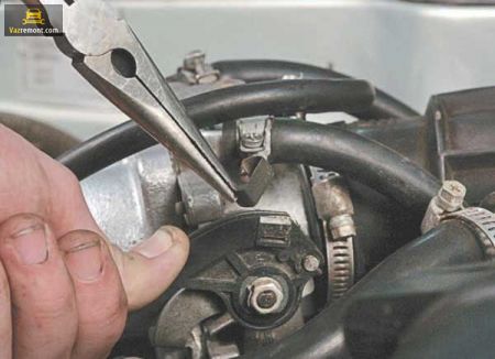 Снятие троса акселератора