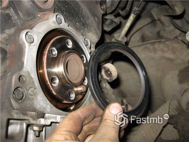 замена сальников коленвала на ВАЗ 2107